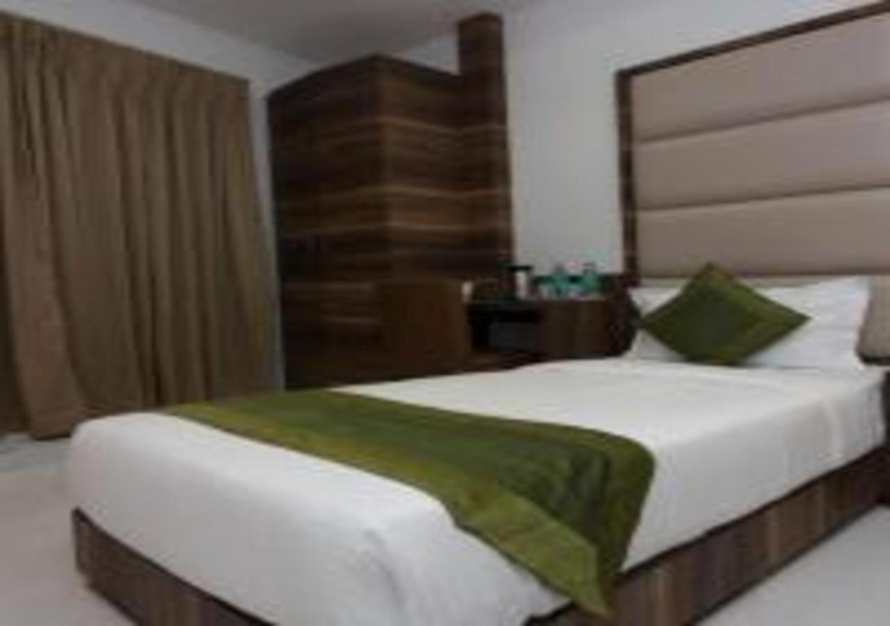 Hotel Meriton Mumbai International Airport T-2 Exterior foto